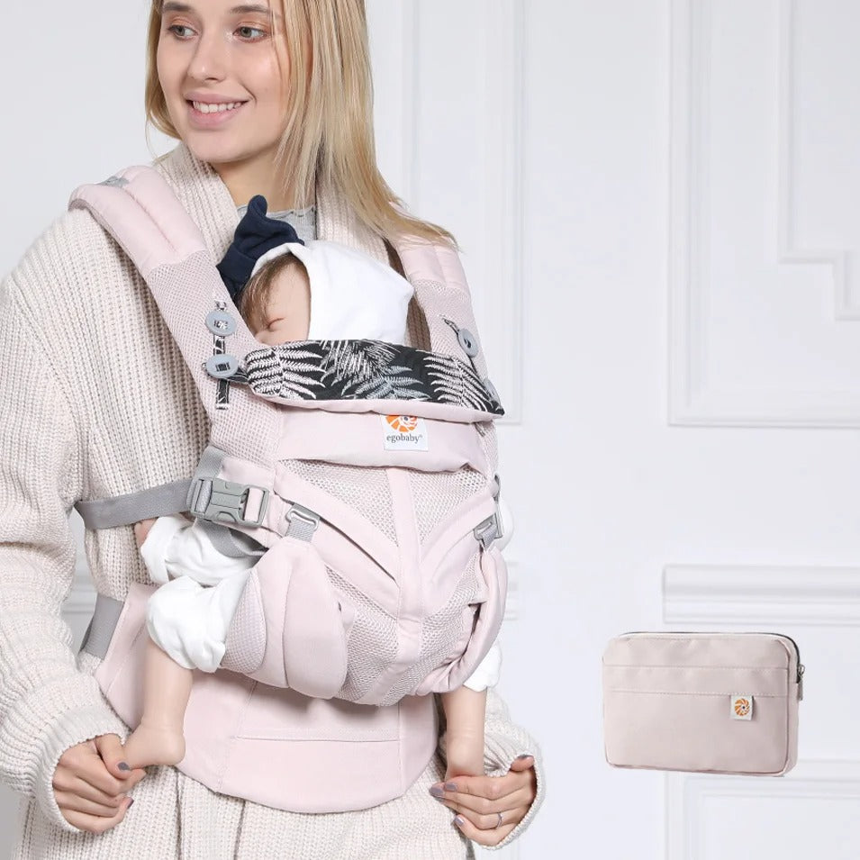 Porte-bébé Breathe baby Bag en position ventrale avec un bébé confortablement installé