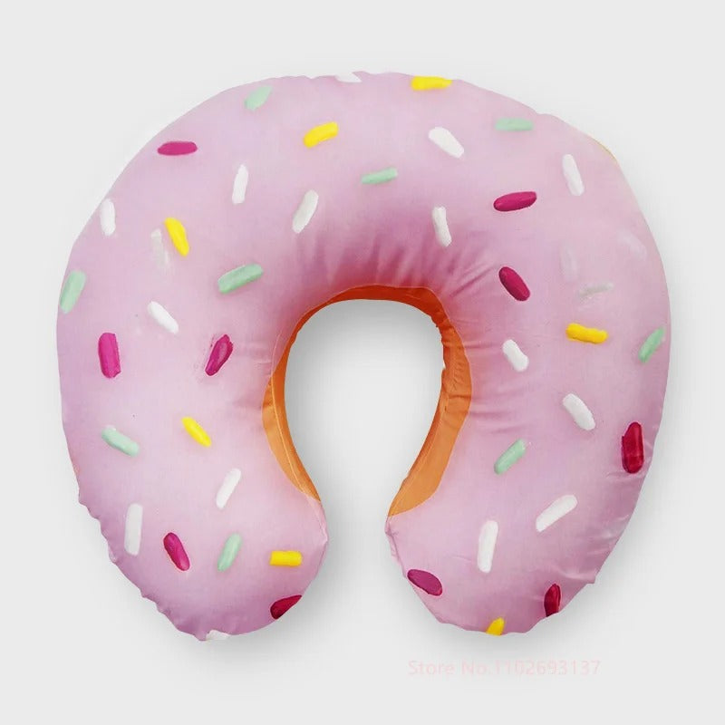 Coussin tour de cou Ă  motif pour enfant 
 voyageur thĂšme donut
