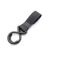 Accroche possible aussi via ce crochet pour une fixation plus solide, mais tout aussi facile, pour l'organisateur sur la poussette