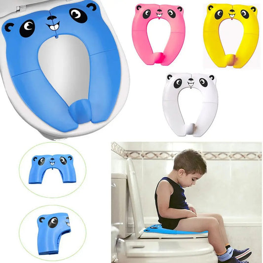 Réducteur de toilettes pliable pour enfants posé sur un wc