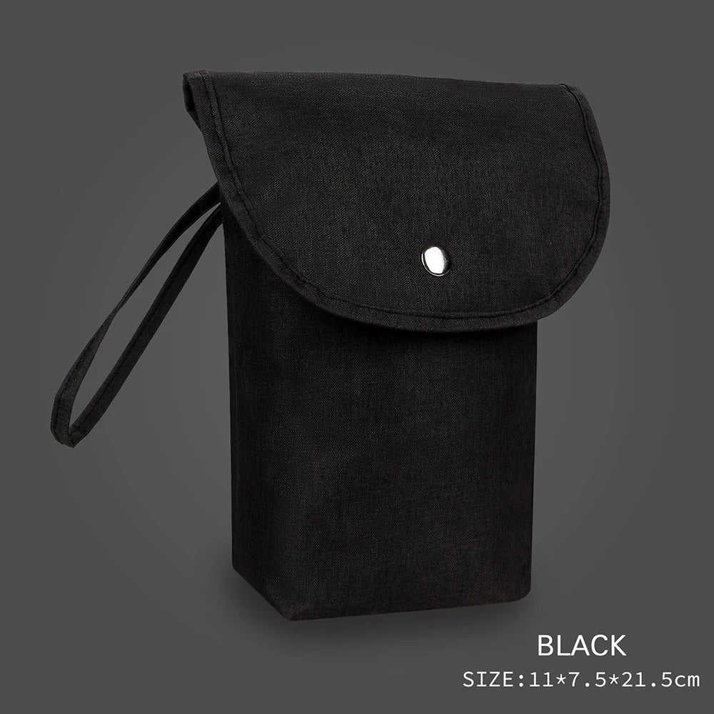 Sac de couche pour bébé étanche avec un joli design. ModÚle compact et pratique. Permet de garder vos couches propres mais aussi sales tout en gardant les mauvaises odeurs. Couleur 
Noir