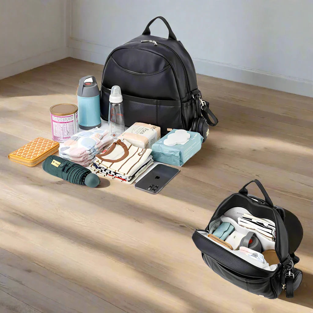 Le sac à langer BlackDiaperBackPack, prêt pour une sortie en famille avec bébé