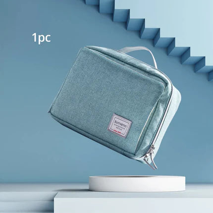 Joli sac Ă  langer pratique avec un emplacement  pour lingette de couleur bleu