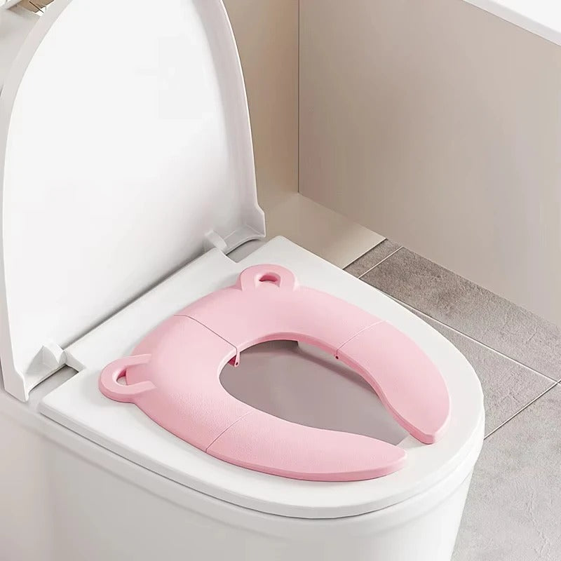 Siège de pot de voyage idéal pour un  enfant en apprentissage. Hygiénique et sécurisé de couleur rose