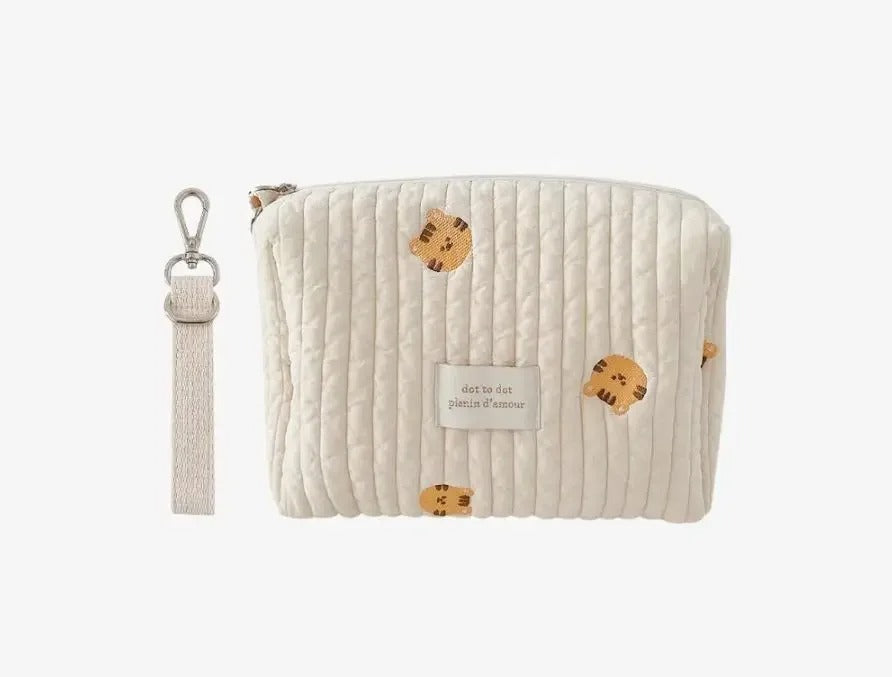 Trousse de toilette et de rangement pour vos bébés, enfants et parents. Cette trousse est idéale pour vos déplacements et vos voyages. Motif chats