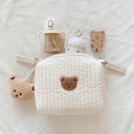 Jolie trousse de toilette et de rangement pour vos bébés, enfants et parents. Cette trousse en  gaz de coton est idéale pour vos déplacements et vos voyages.