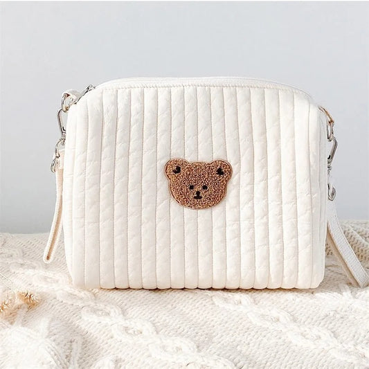 Trousse de toilette et de rangement pour vos bébés, enfants et parents. Cette trousse est idéale pour vos déplacements et vos voyages.