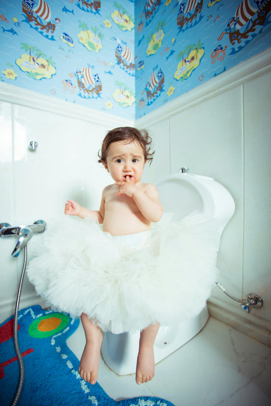 Hygiène bébé en déplacement: les essentiels pour une toilette facile et pratique partout