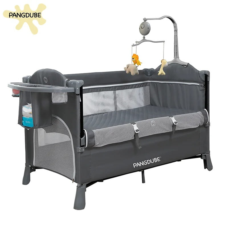 3 en 1 ce lit parapluie pour bébé est super pratique, il est multifonction tant 
sur le change, sur le jeux  ainsi que sur le dodo. Indispensable pour vos voyages. Peut également se transformer en cododo.