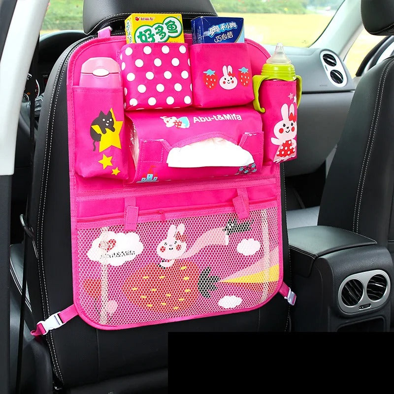 Organisateur de siège voiture pour enfant en utilisation pendant un voyage en famille