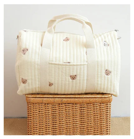 Sac de voyage pour bébé en déplacement en matière gaz de coton. Chic, stylé et pratique pour des parents baroudeurs