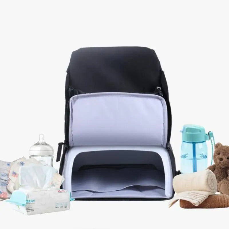 Siège de table mais aussi rehausseur de chaise pour bébé super pratique pour vos déplacements. Équipé également d'un espace de rangement qui le rend  encore plus pratique
